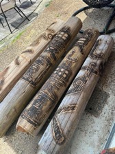 キャストが彫り上げた「しずく農園」「しずく貸し農園」の丸太看板